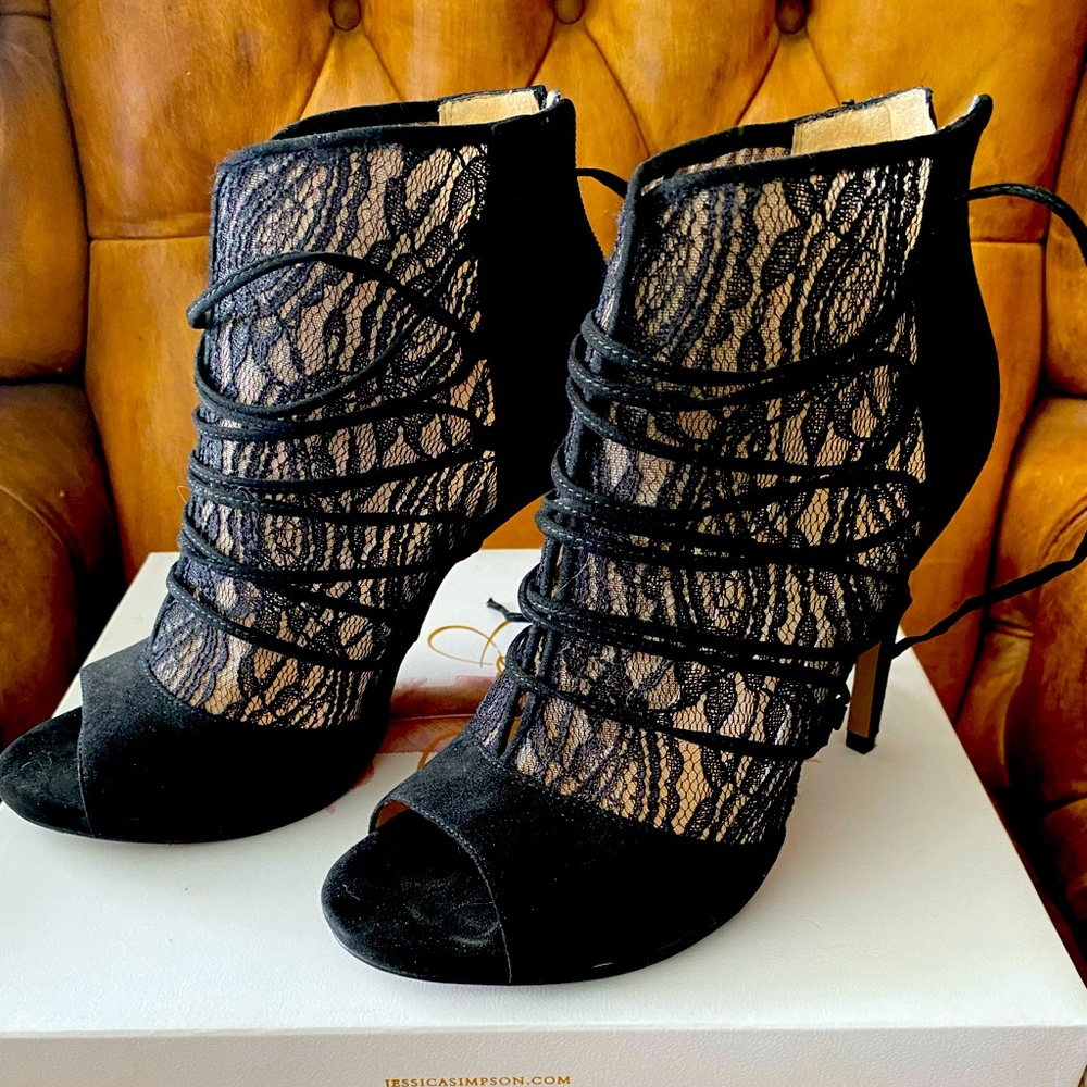 Jessica Simpson Raysha heels, lace and zip closure, size 8.5
